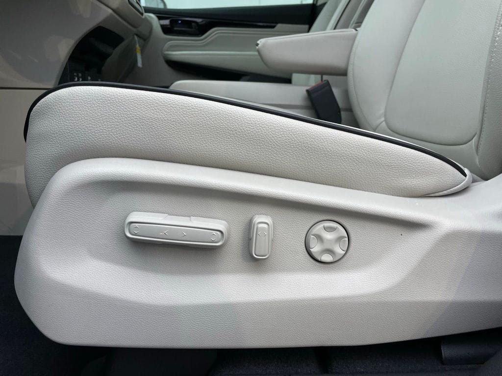 2026 Honda Odyssey Touring - Photo 25