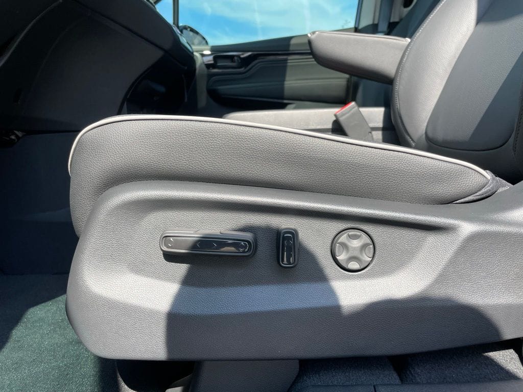 2026 Honda Odyssey Touring - Photo 25