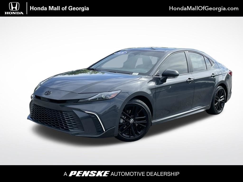 2026 Toyota Camry SE Hybrid's photo