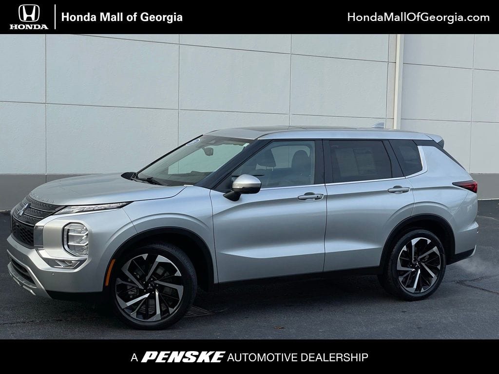 2024 Mitsubishi Outlander SE's photo