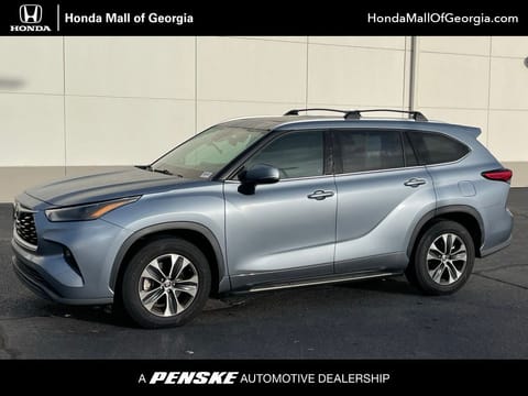 1 image of 2022 Toyota Highlander XLE