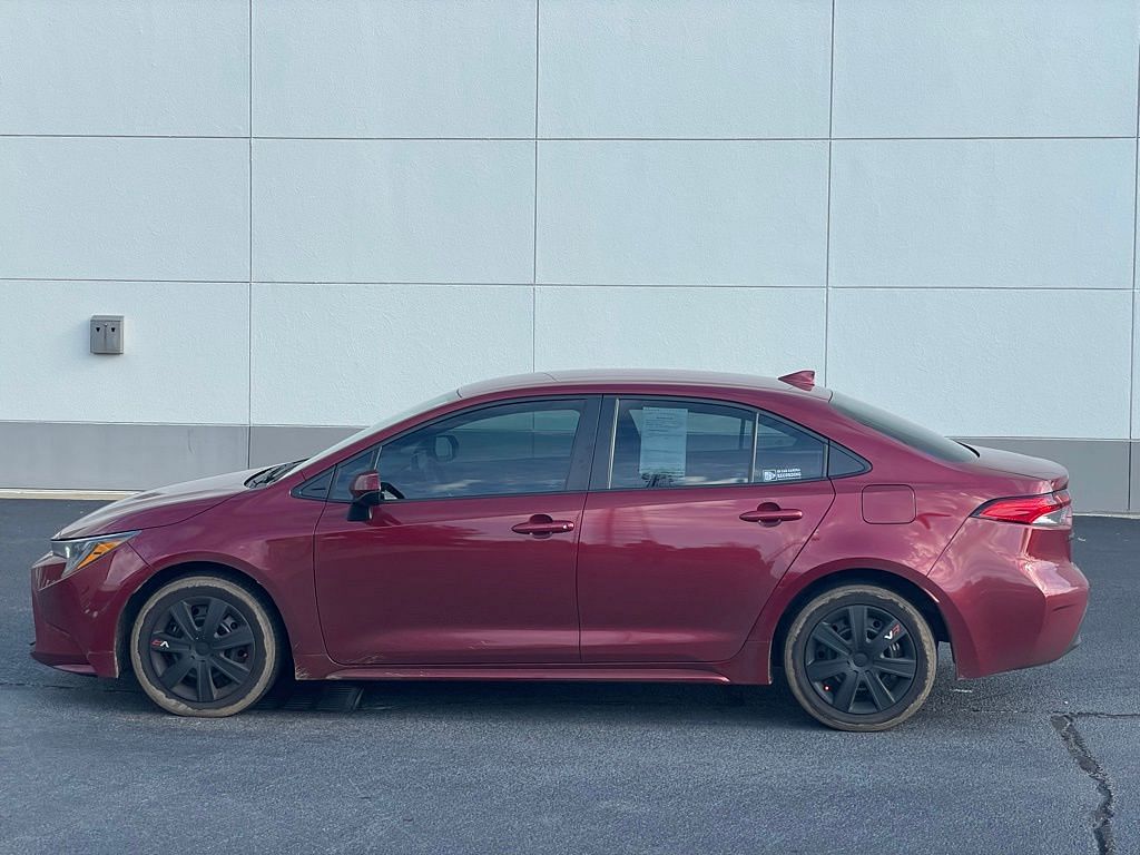 Used 2023 Toyota Corolla LE with VIN 5YFB4MDE2PP065927 for sale in Northfield, Minnesota