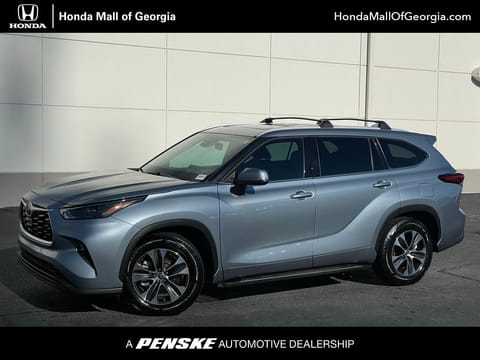 1 image of 2022 Toyota Highlander XLE
