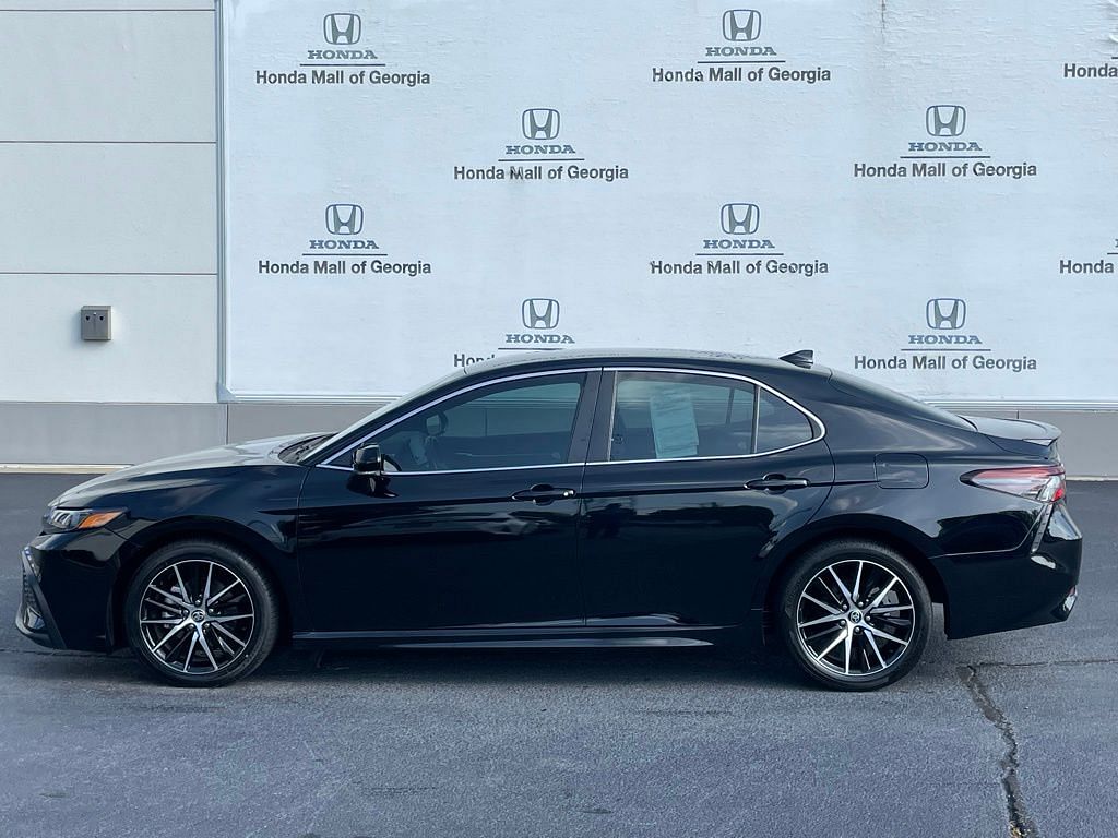 Used 2022 Toyota Camry SE with VIN 4T1G11AK5NU691541 for sale in Buford, GA