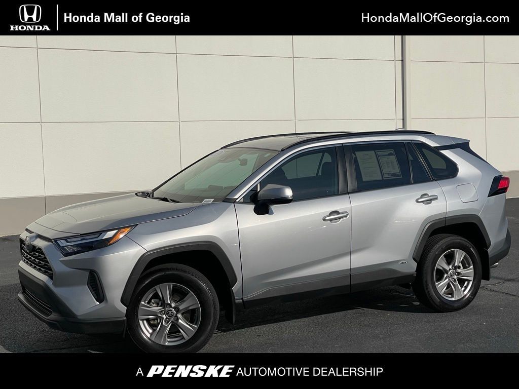 2024 Toyota RAV4 XLE's photo