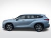 2 thumbnail image of  2023 Toyota Highlander XLE