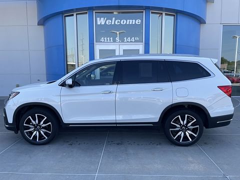 1 image of 2021 Honda Pilot Touring 7-Passenger