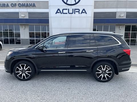 1 image of 2019 Honda Pilot Touring 8-Passenger