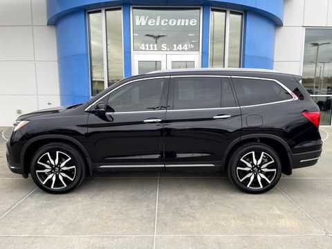 1 image of 2022 Honda Pilot Touring 7-Passenger