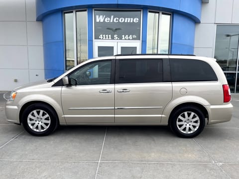 1 image of 2016 Chrysler Town & Country Touring