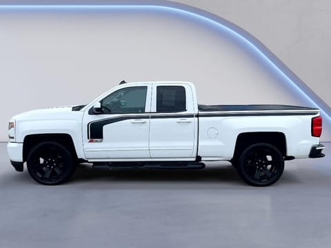 1 image of 2017 Chevrolet Silverado LT