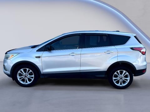 1 image of 2017 Ford Escape SE