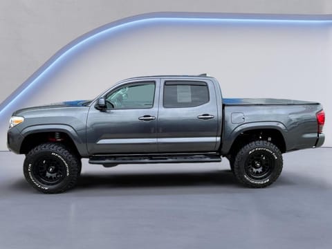 1 image of 2021 Toyota Tacoma SR