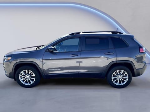 1 image of 2022 Jeep Cherokee Latitude Lux