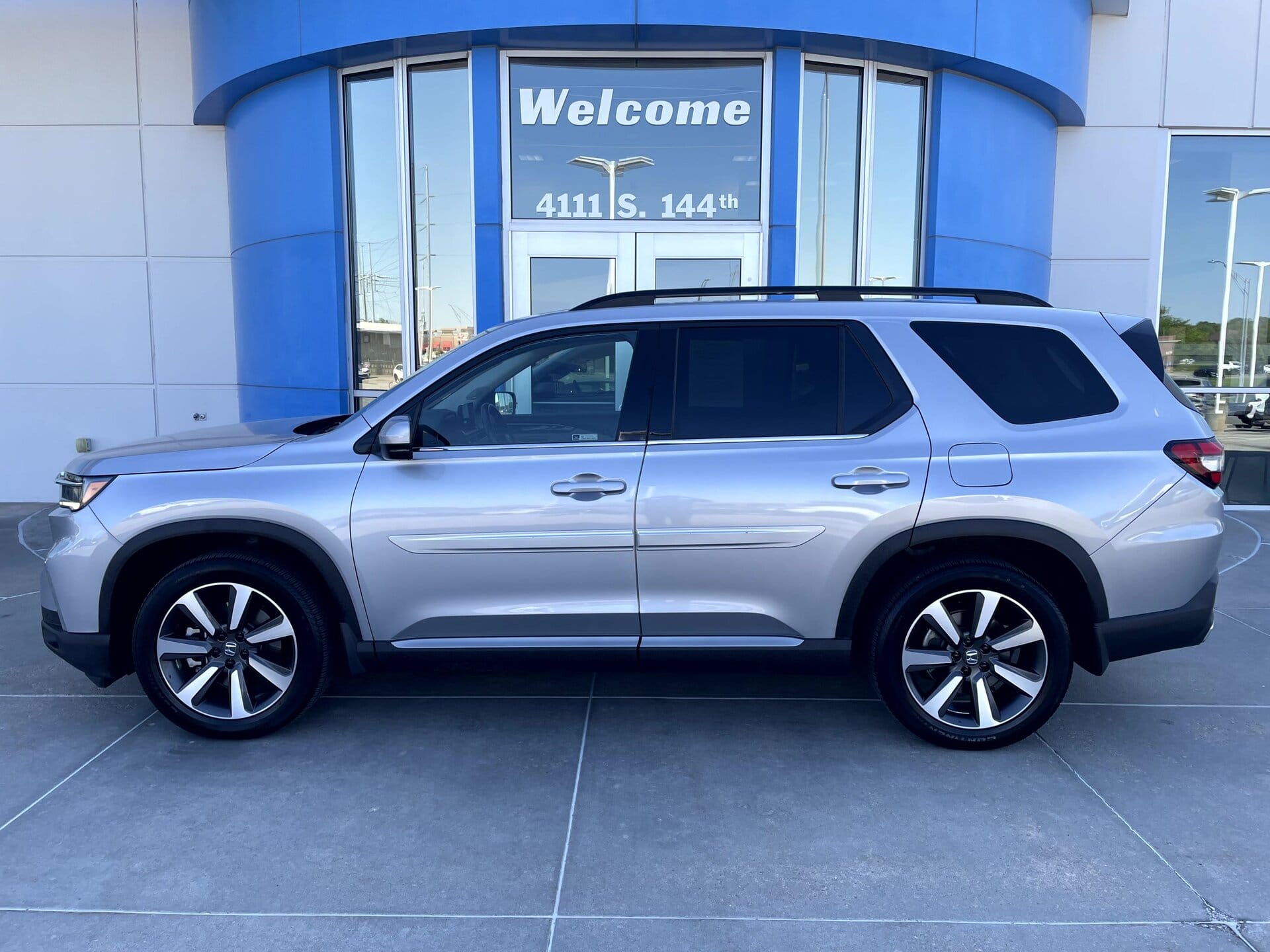 2023 Honda Pilot Touring AWD's photo