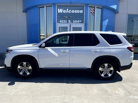 1 image of 2024 Honda Pilot EX-L 8 Passenger