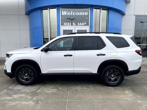 1 image of 2024 Honda Pilot TrailSport