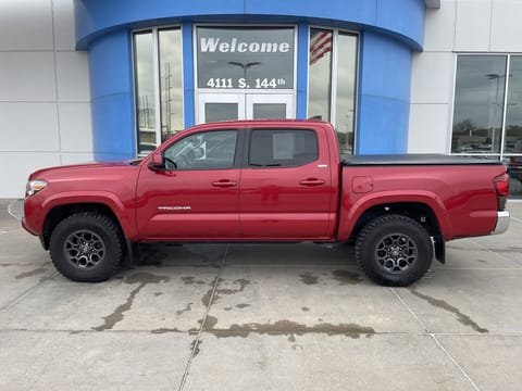 1 image of 2018 Toyota Tacoma SR5