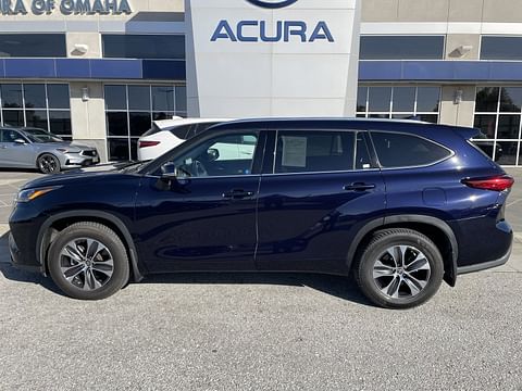 1 image of 2020 Toyota Highlander XLE