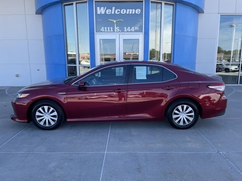 1 image of 2019 Toyota Camry Hybrid LE
