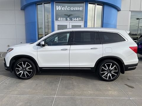 1 image of 2022 Honda Pilot Touring 7-Passenger