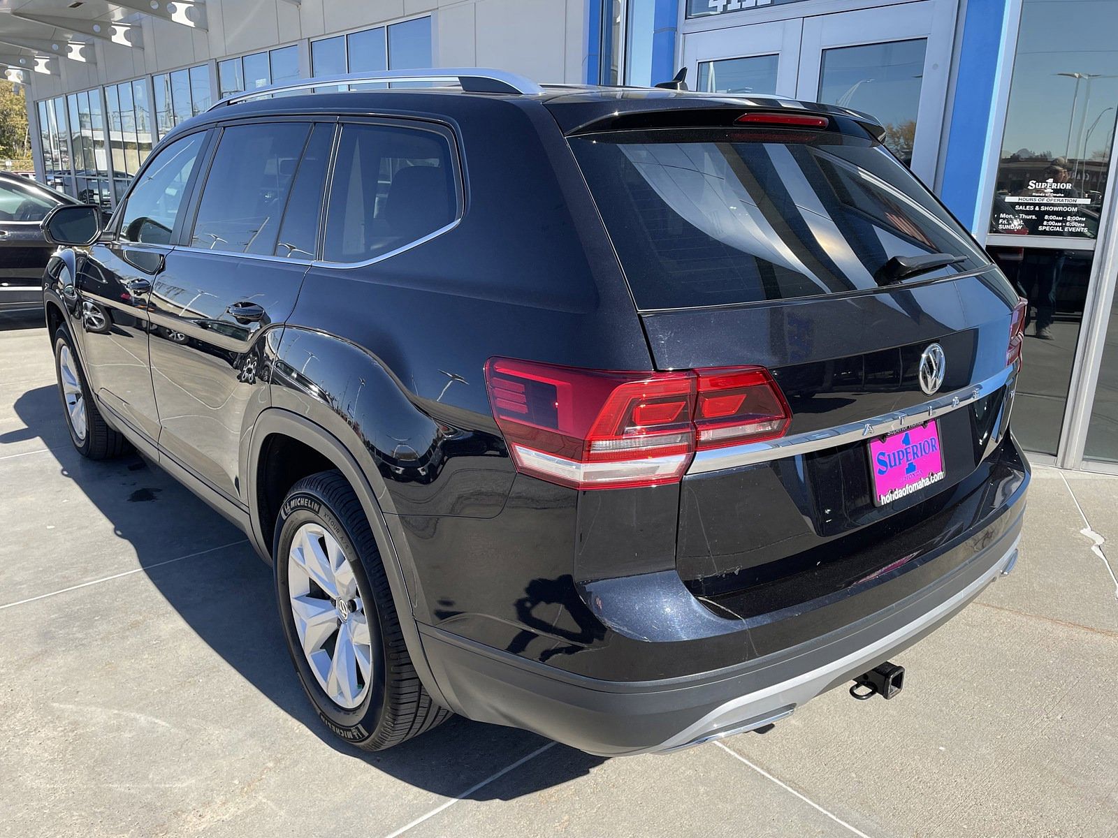 Used 2018 Volkswagen Atlas Launch Edition with VIN 1V2BR2CA8JC512523 for sale in Omaha, NE