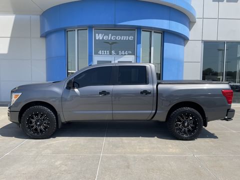 1 image of 2021 Nissan Titan SV