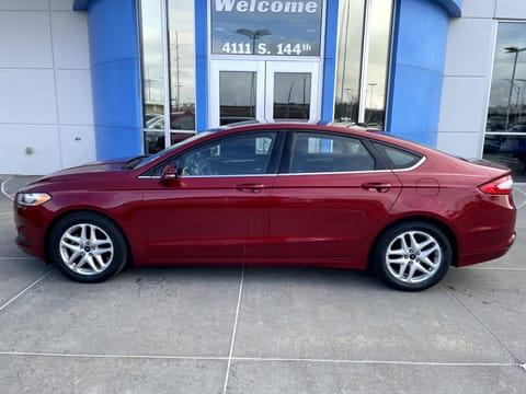 1 image of 2016 Ford Fusion SE