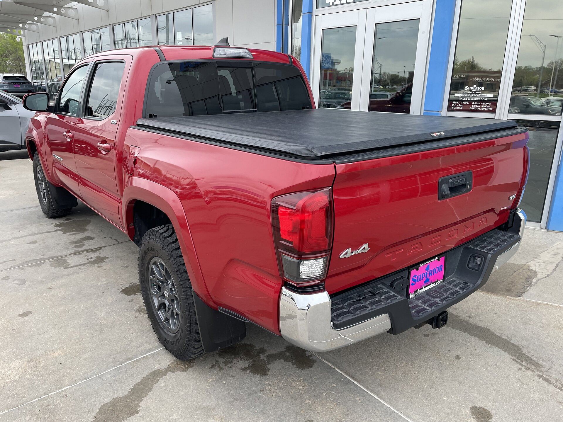 Used 2018 Toyota Tacoma SR5 with VIN 3TMCZ5AN1JM138557 for sale in Omaha, NE