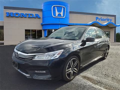 1 image of 2017 Honda Accord Touring