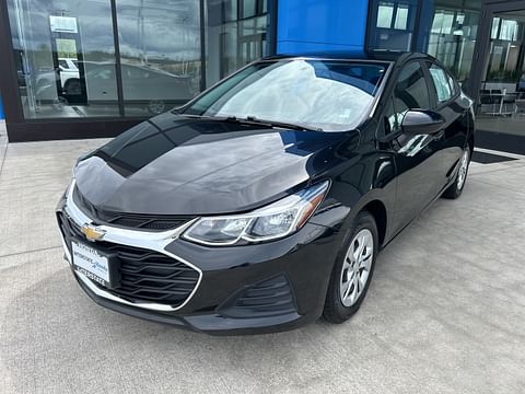 1 image of 2019 Chevrolet Cruze LS