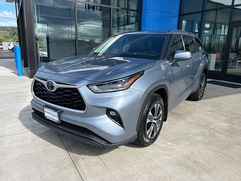 1 image of 2021 Toyota Highlander XLE