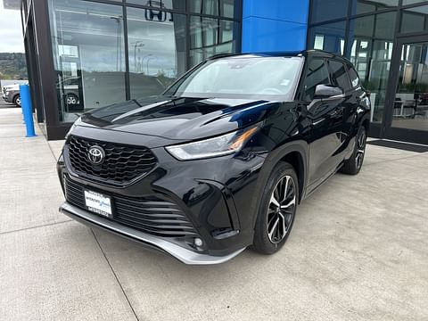 1 image of 2021 Toyota Highlander XSE