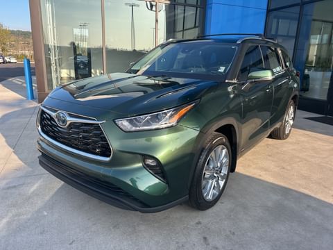 1 image of 2023 Toyota Highlander Hybrid Limited