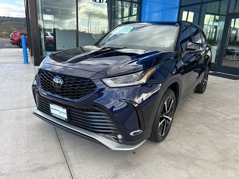 1 image of 2022 Toyota Highlander XSE