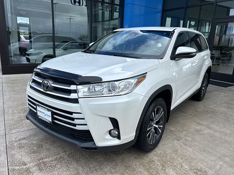 1 image of 2019 Toyota Highlander LE