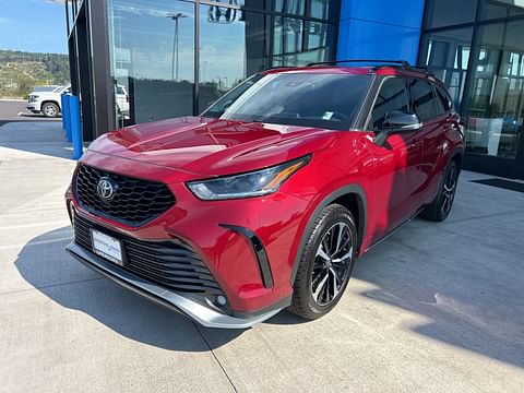 1 image of 2021 Toyota Highlander XSE