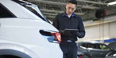 Mechanic check vehicle with tablet