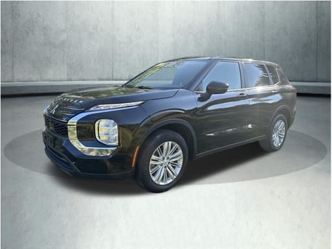1 image of 2023 Mitsubishi Outlander ES
