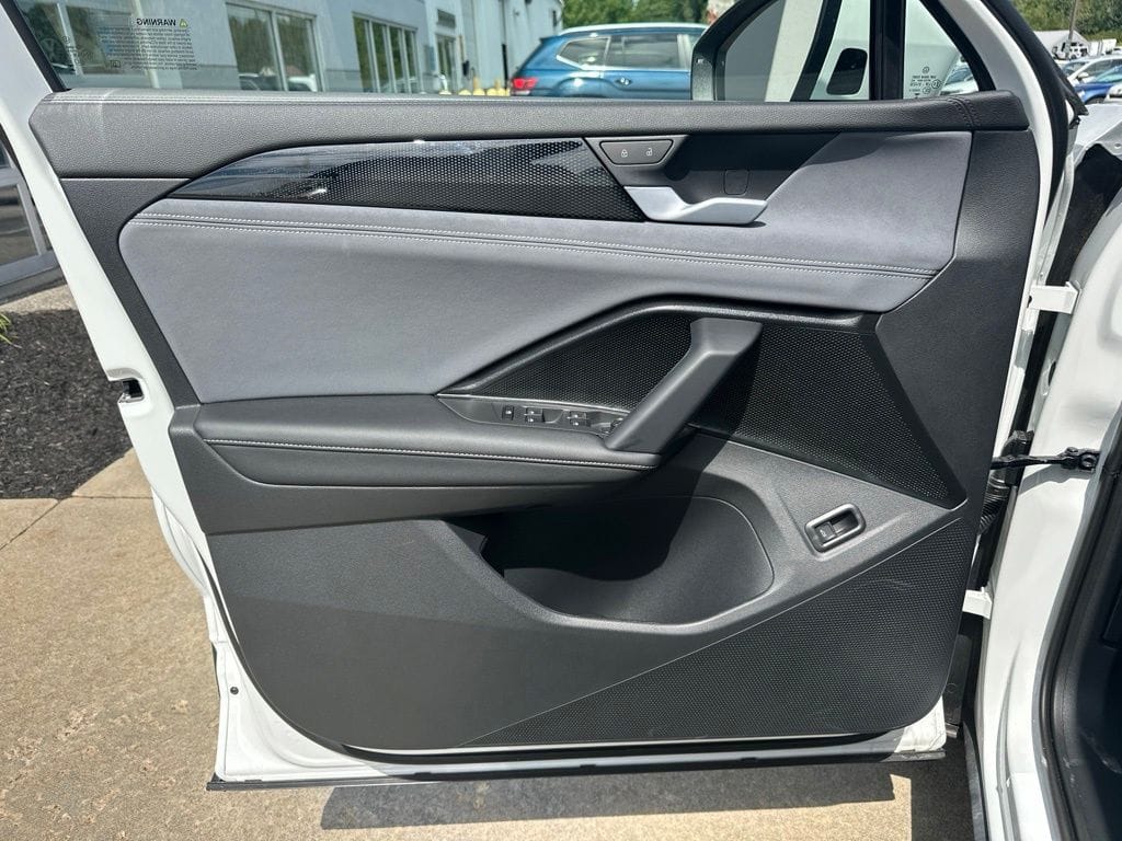 2026 Volkswagen Tiguan SE - Photo 10
