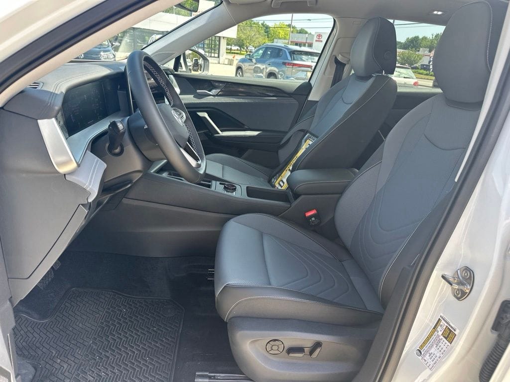 2026 Volkswagen Tiguan SE - Photo 9