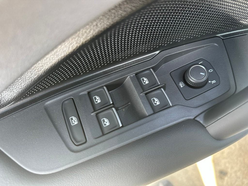 2026 Volkswagen Tiguan SE - Photo 11