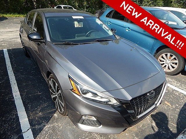 Used 2020 Nissan Altima SR with VIN 1N4BL4CV1LC170455 for sale in Kansas City, MO