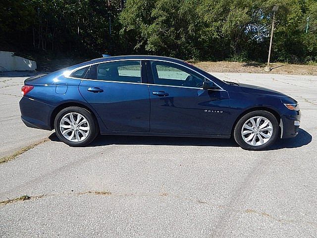 Used 2022 Chevrolet Malibu 1LT with VIN 1G1ZD5ST4NF181617 for sale in Kansas City