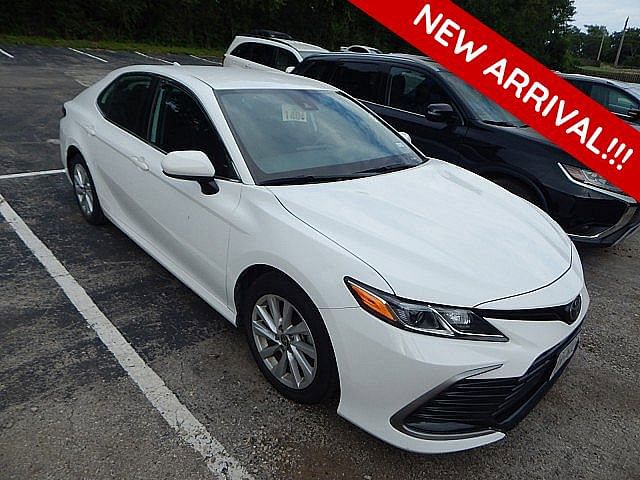 Used 2022 Toyota Camry LE with VIN 4T1C11AK5NU663950 for sale in Kansas City, MO