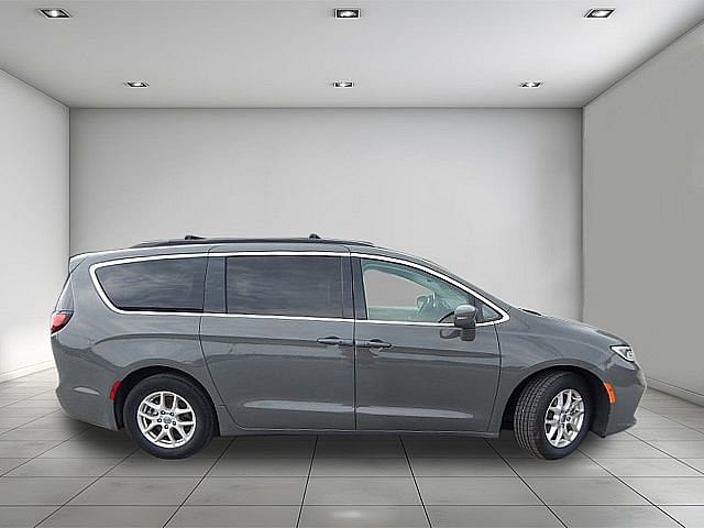 Used 2022 Chrysler Pacifica Touring L with VIN 2C4RC1BG8NR154662 for sale in Kansas City, MO