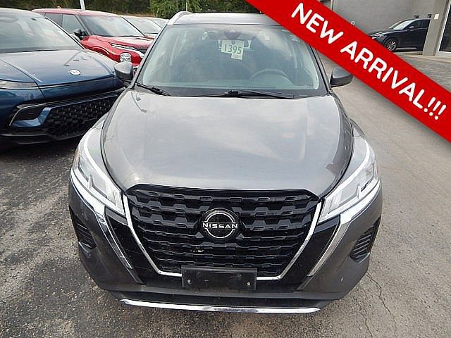 Used 2022 Nissan Kicks SV with VIN 3N1CP5CV5NL502318 for sale in Kansas City, MO