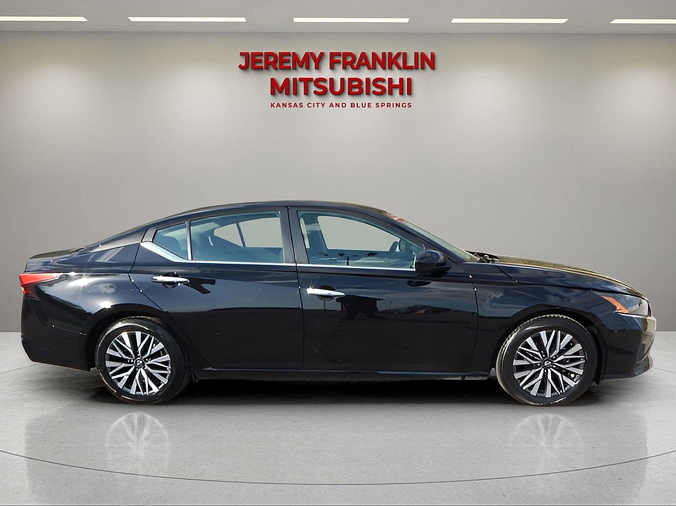 Used 2023 Nissan Altima SV with VIN 1N4BL4DV7PN387534 for sale in Kansas City