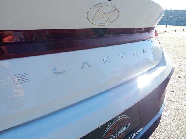 2024 Hyundai Elantra SEL photo 6