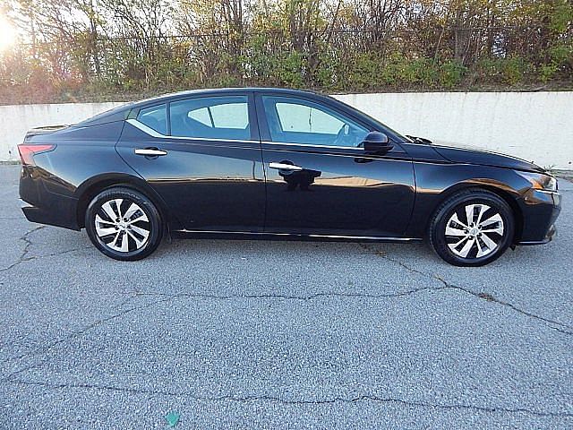 Used 2023 Nissan Altima S with VIN 1N4BL4BV0PN346648 for sale in Kansas City